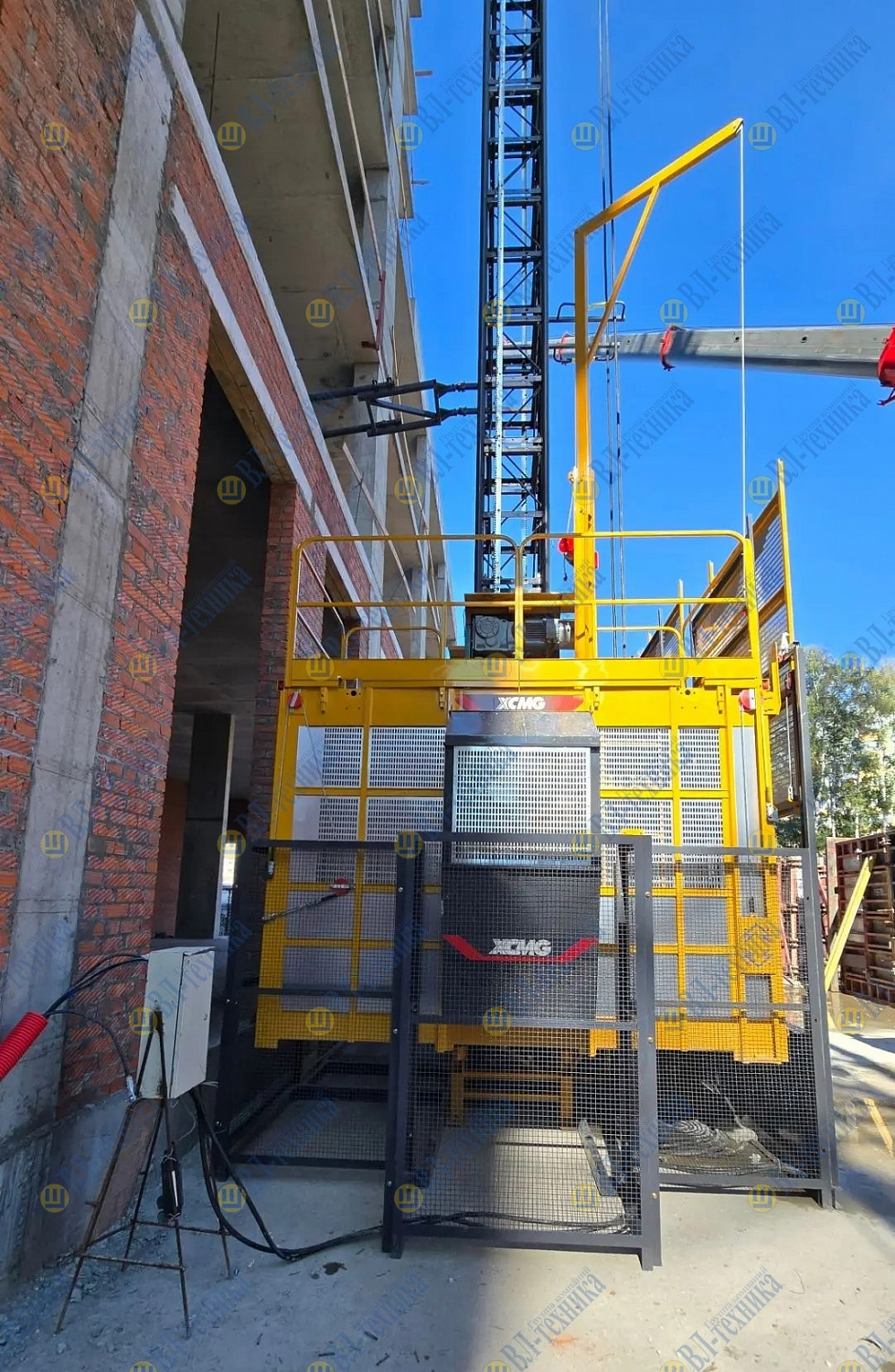 Передача клиенту строительного подъёмника XCMG SC200/200ES1 04.09.2026 г. Новосибирск
